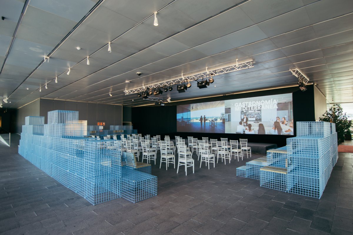 Video en pantalla hall Veles e Vents