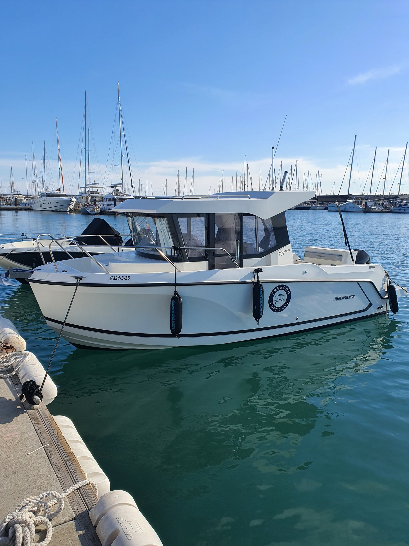Quicksilver 705 Pilothouse
