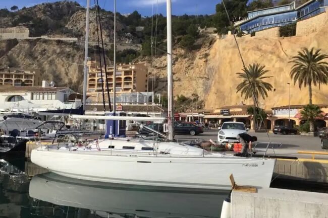 Beneteau Oceanis 40.7 – REF 116V