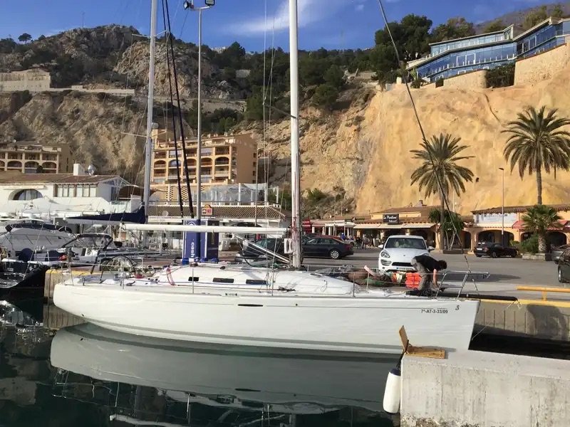Beneteau Oceanis 40.7 – REF 116V