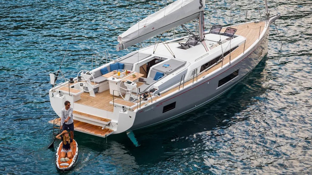 Oceanis 46.1 – STOCK