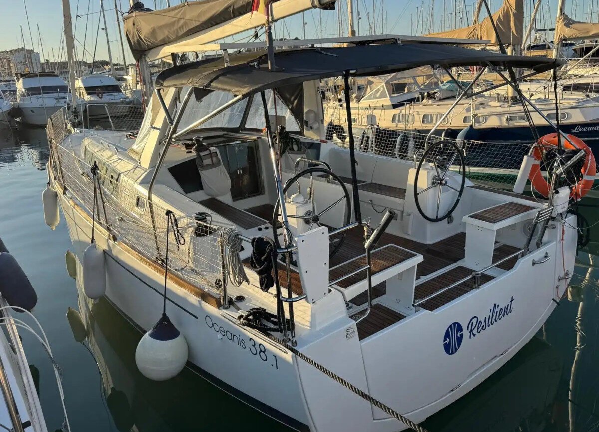 Oceanis 38.1 – REF 011T