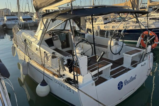 Oceanis 38.1 – REF 011T
